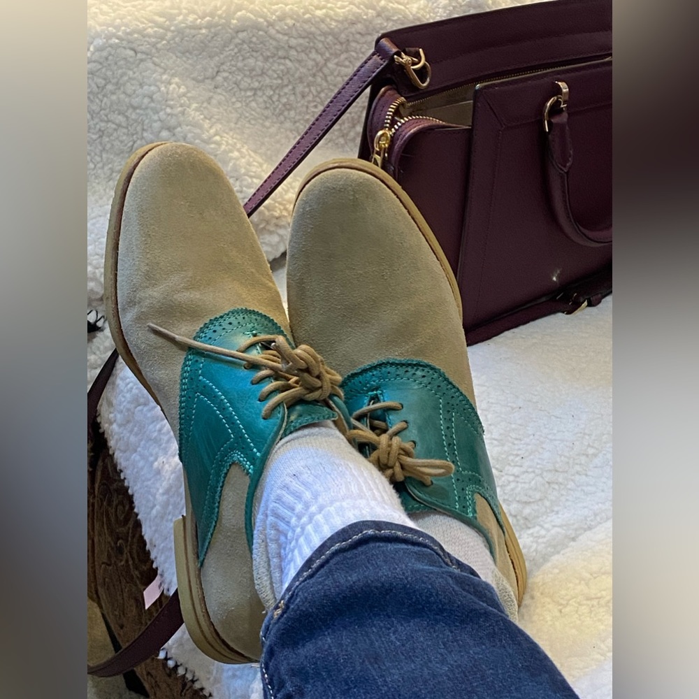 Rare Frye two tone oxfords. So 8 ladies. Striking colour!